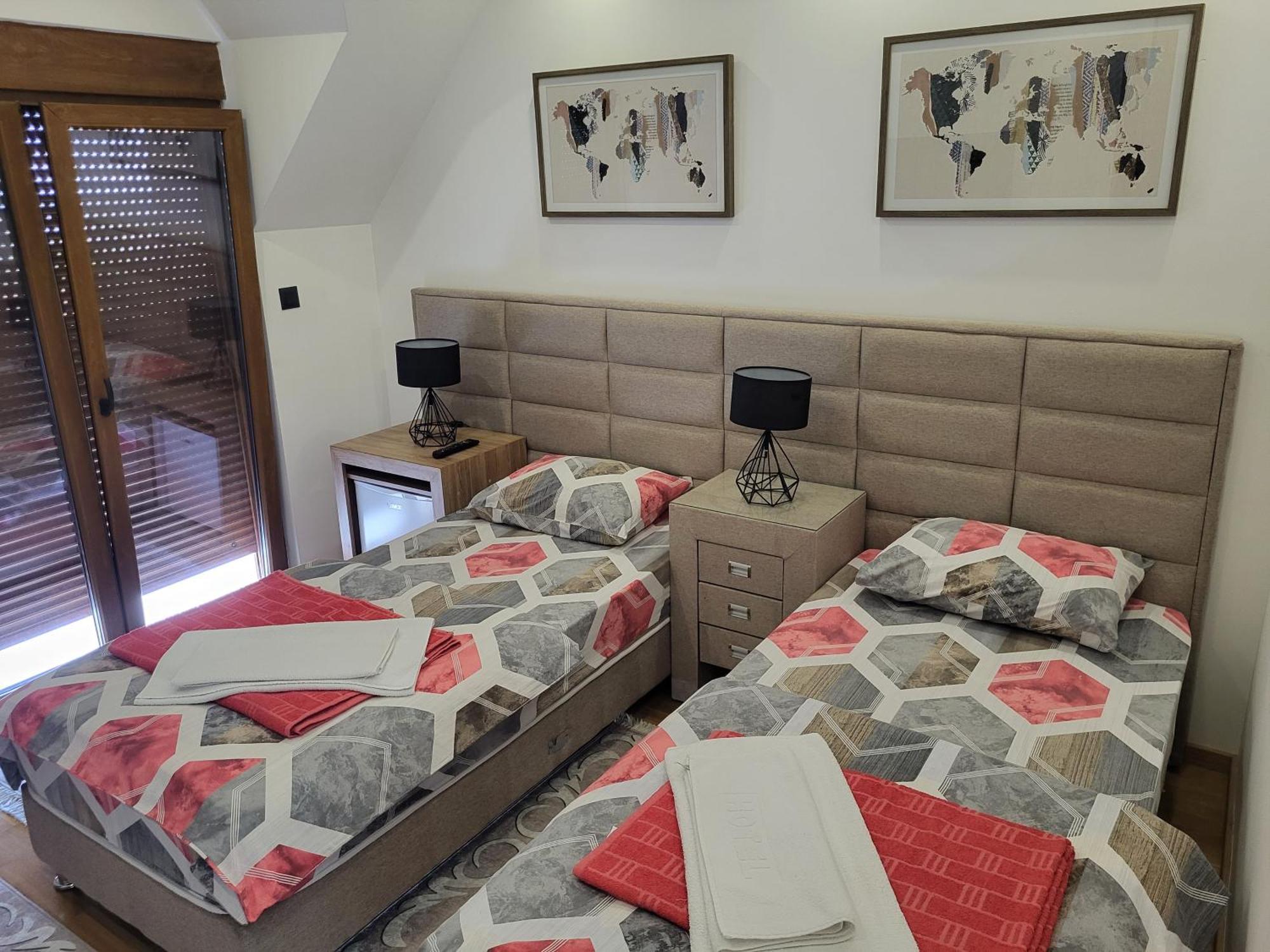 Lux Apartmani Bajova Cetinje Eksteriør billede