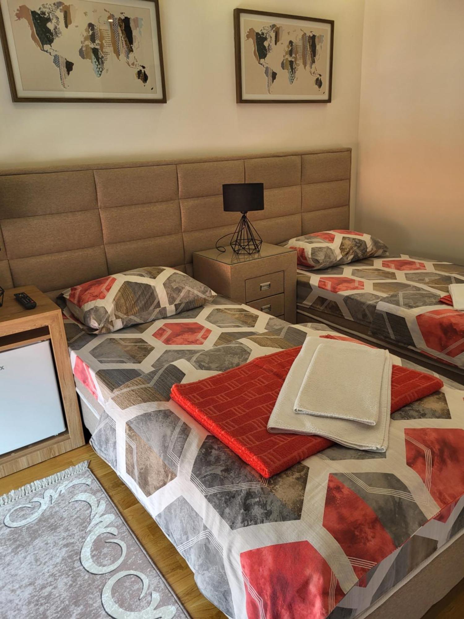 Lux Apartmani Bajova Cetinje Eksteriør billede